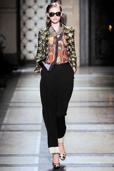 Look 17